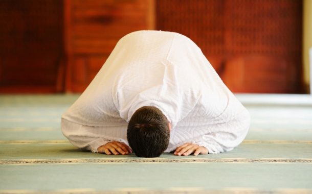 مرد مسلمان دعا