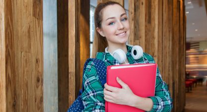 چه تصمیمی اخلاقی باید بگیرد؟